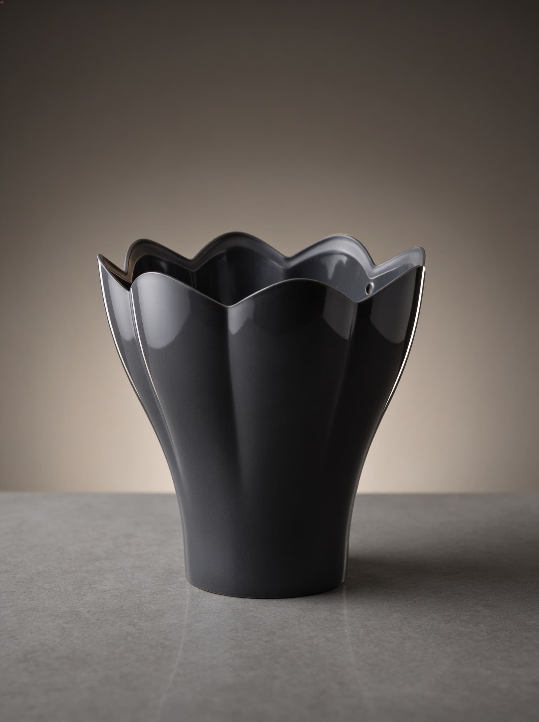 WK Cup Rain Chain — Dark Grey